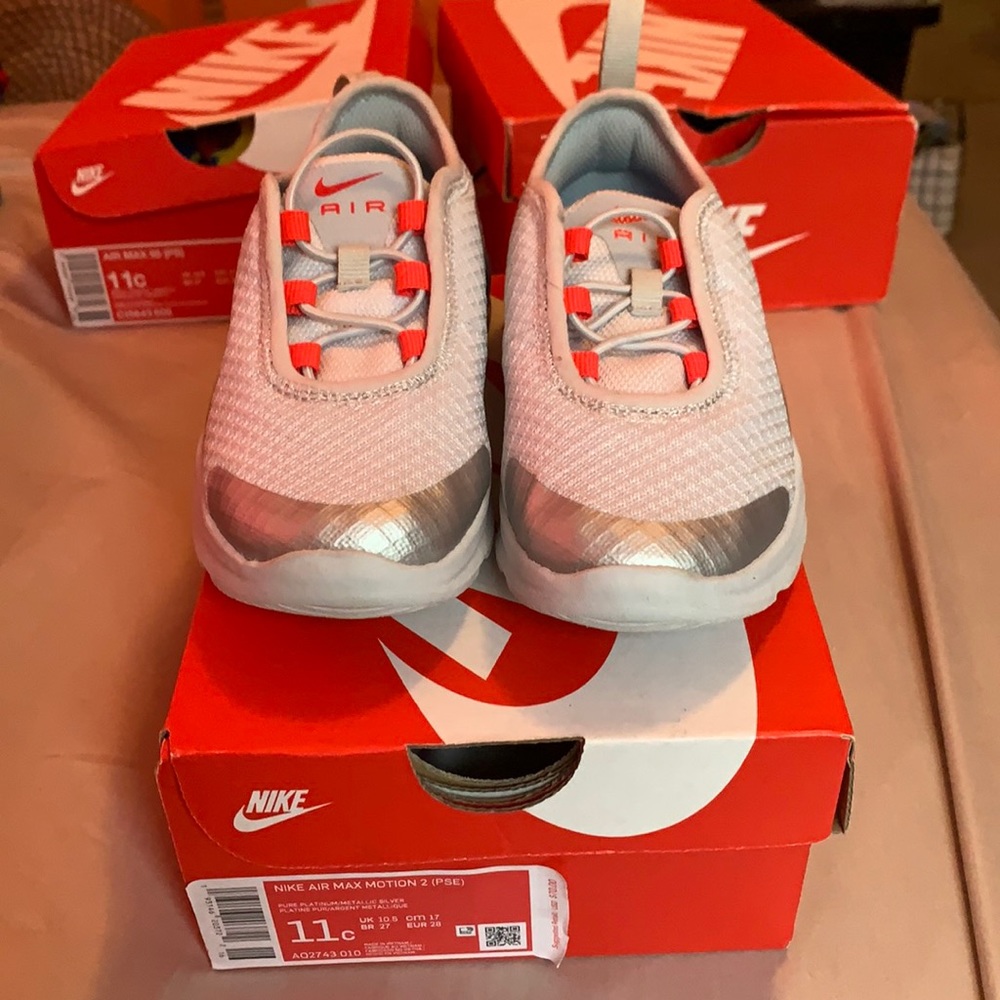 NIKE AIR MAX MOTION 2